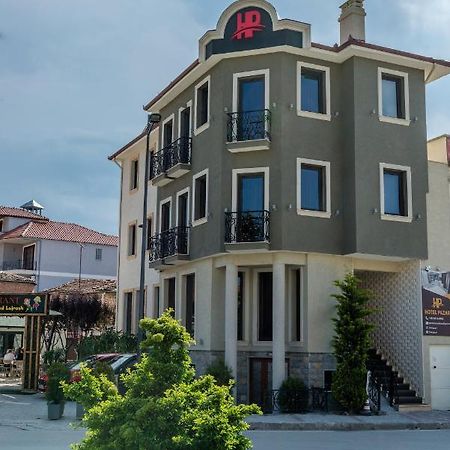 Hotel Pazari & Apartments Корча Екстериор снимка