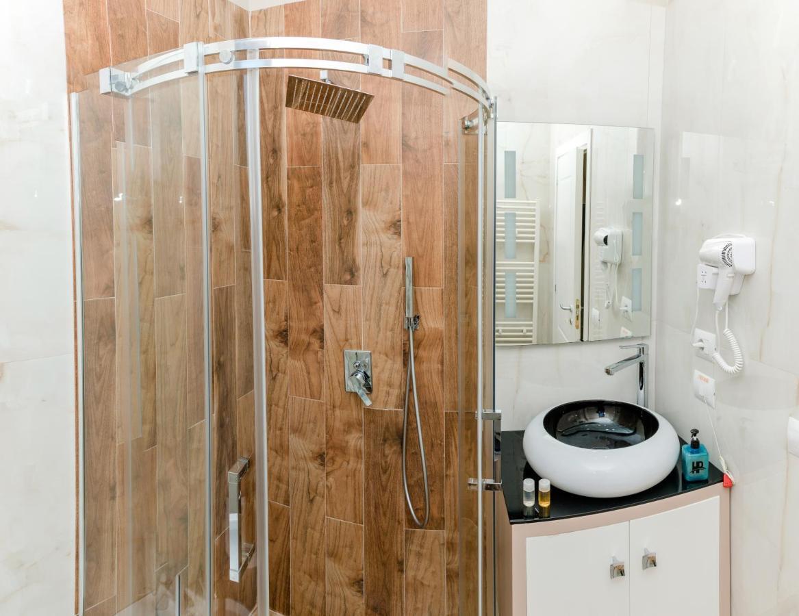 Hotel Pazari & Apartments Корча Екстериор снимка