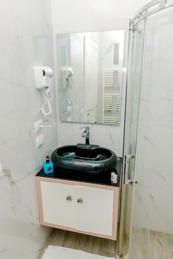 Hotel Pazari & Apartments Корча Екстериор снимка