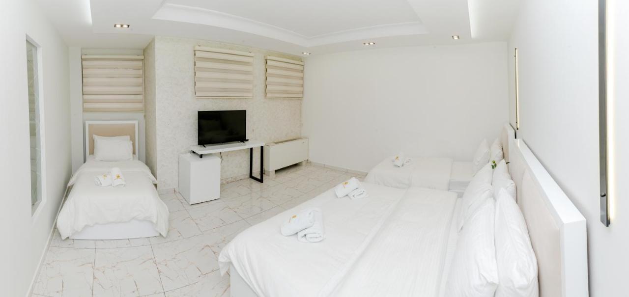 Hotel Pazari & Apartments Корча Екстериор снимка