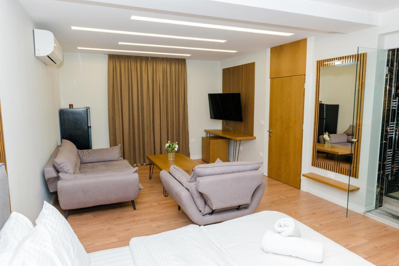 Hotel Pazari & Apartments Корча Екстериор снимка